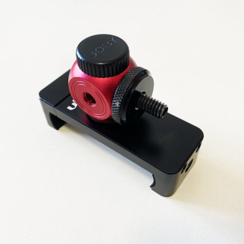 Ulanzi ST-04 phone holder with Joby mount 3/4 view